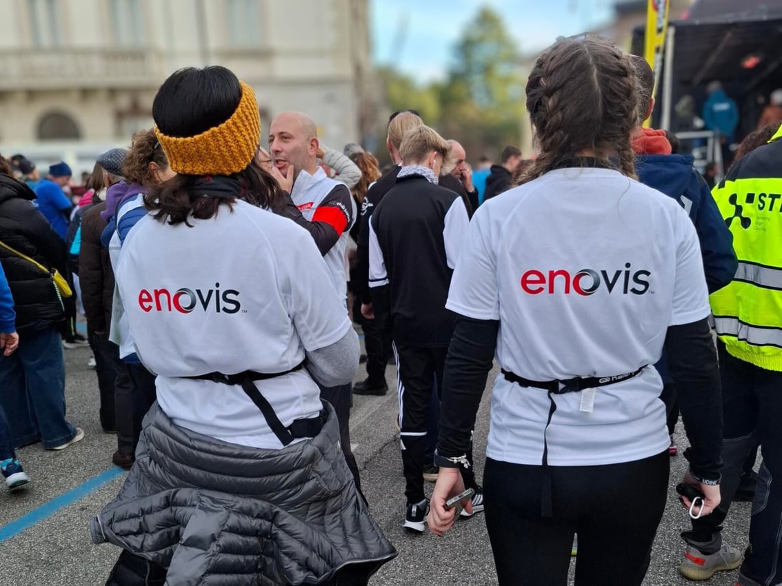Enovis running team